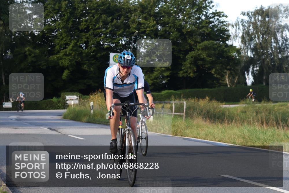 25.08.2024 - Elbe Triathlon Hamburg Fuchs,  Jonas http://msf.ph/oto/6868228 25.08.2024 09:30:22 Radfahren 214, 137, 286, 249, 361 meine-sportfotos.de