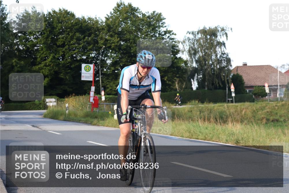 25.08.2024 - Elbe Triathlon Hamburg Fuchs,  Jonas http://msf.ph/oto/6868236 25.08.2024 09:30:22 Radfahren 214, 137, 286, 249, 361 meine-sportfotos.de