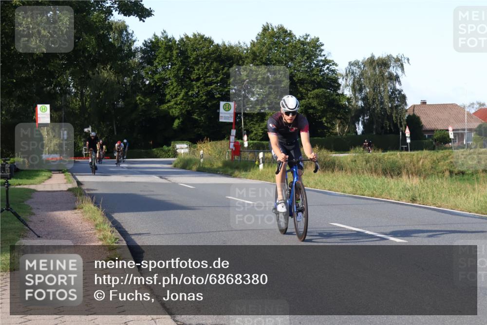25.08.2024 - Elbe Triathlon Hamburg Fuchs,  Jonas http://msf.ph/oto/6868380 25.08.2024 09:30:35 Radfahren 170, 330, 88, 250, 70 meine-sportfotos.de