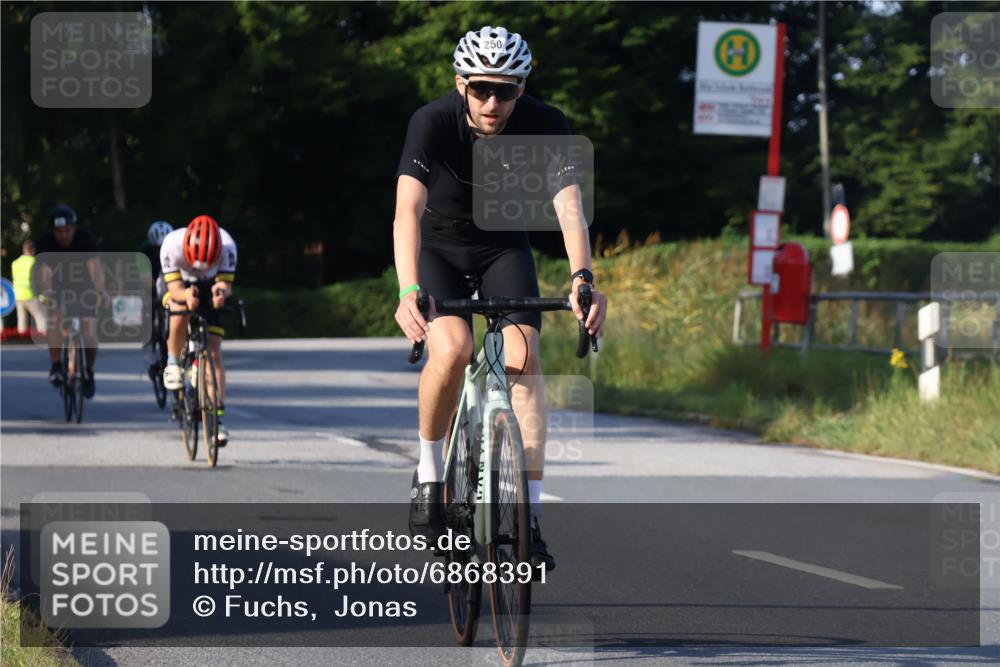 25.08.2024 - Elbe Triathlon Hamburg Fuchs,  Jonas http://msf.ph/oto/6868391 25.08.2024 09:30:38 Radfahren 330, 88, 250, 70, 44, 304 meine-sportfotos.de
