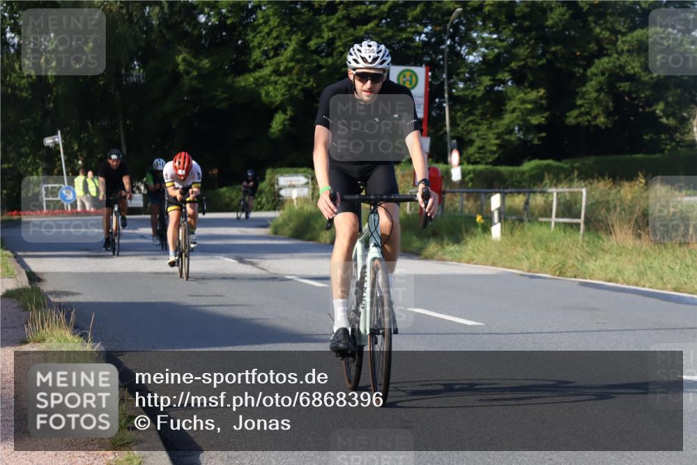 25.08.2024 - Elbe Triathlon Hamburg Fuchs,  Jonas http://msf.ph/oto/6868396 25.08.2024 09:30:39 Radfahren 88, 250, 70, 44, 304, 362 meine-sportfotos.de