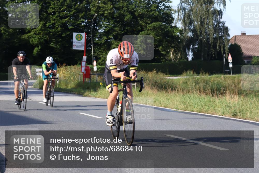 25.08.2024 - Elbe Triathlon Hamburg Fuchs,  Jonas http://msf.ph/oto/6868410 25.08.2024 09:30:41 Radfahren 88, 250, 70, 44, 304, 362 meine-sportfotos.de