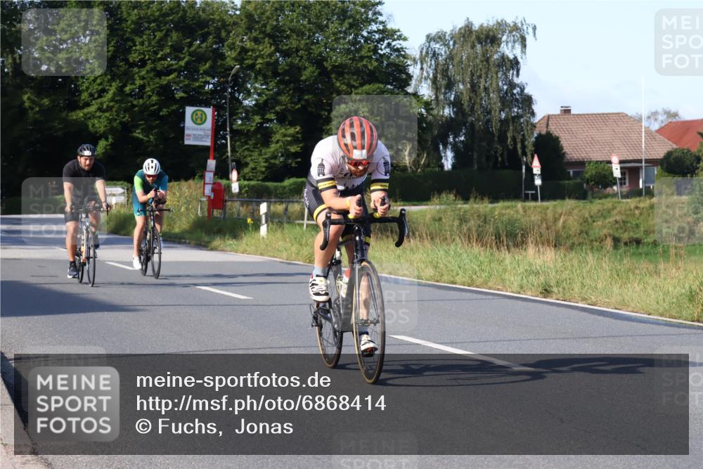 25.08.2024 - Elbe Triathlon Hamburg Fuchs,  Jonas http://msf.ph/oto/6868414 25.08.2024 09:30:41 Radfahren 88, 250, 70, 44, 304, 362 meine-sportfotos.de