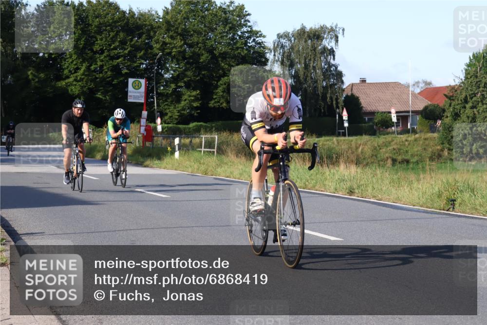25.08.2024 - Elbe Triathlon Hamburg Fuchs,  Jonas http://msf.ph/oto/6868419 25.08.2024 09:30:41 Radfahren 88, 250, 70, 44, 304, 362 meine-sportfotos.de