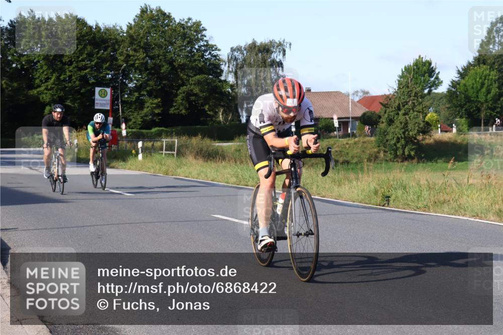 25.08.2024 - Elbe Triathlon Hamburg Fuchs,  Jonas http://msf.ph/oto/6868422 25.08.2024 09:30:41 Radfahren 88, 250, 70, 44, 304, 362 meine-sportfotos.de