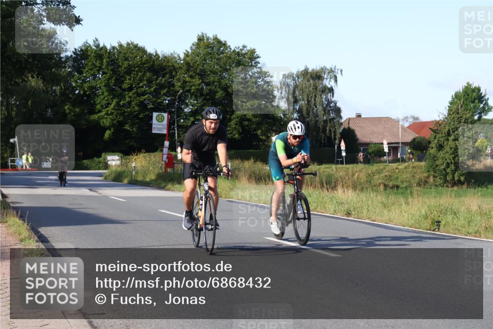 25.08.2024 - Elbe Triathlon Hamburg Fuchs,  Jonas http://msf.ph/oto/6868432 25.08.2024 09:30:42 Radfahren 250, 70, 44, 304, 362 meine-sportfotos.de