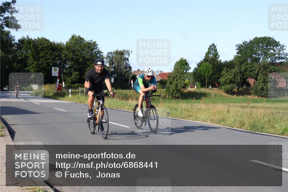 25.08.2024 - Elbe Triathlon Hamburg Fuchs,  Jonas http://msf.ph/oto/6868441 25.08.2024 09:30:42 Radfahren 250, 70, 44, 304, 362 meine-sportfotos.de