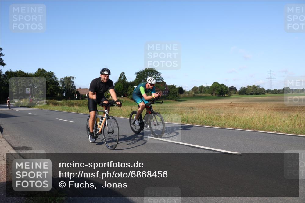 25.08.2024 - Elbe Triathlon Hamburg Fuchs,  Jonas http://msf.ph/oto/6868456 25.08.2024 09:30:43 Radfahren 250, 70, 44, 304, 362 meine-sportfotos.de