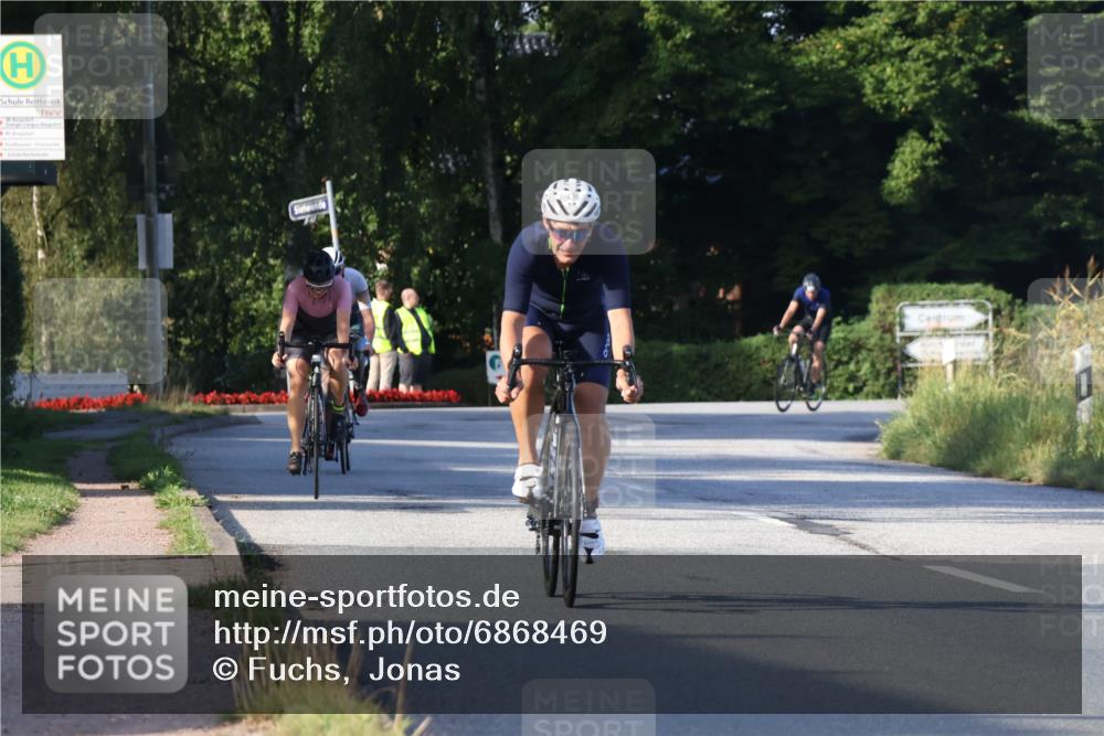 25.08.2024 - Elbe Triathlon Hamburg Fuchs,  Jonas http://msf.ph/oto/6868469 25.08.2024 09:30:53 Radfahren 438, 383, 145 meine-sportfotos.de