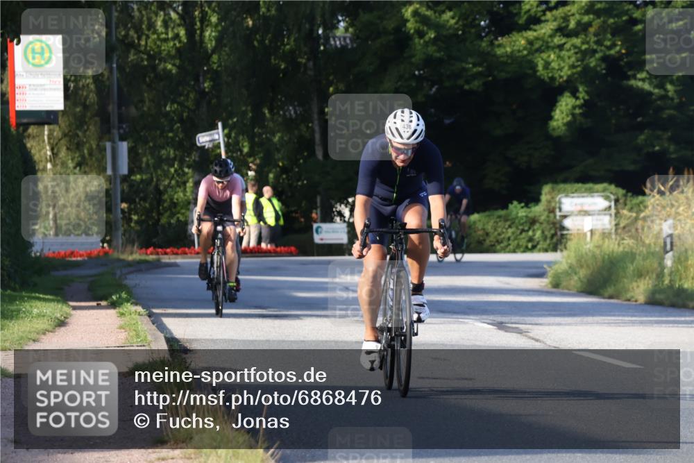 25.08.2024 - Elbe Triathlon Hamburg Fuchs,  Jonas http://msf.ph/oto/6868476 25.08.2024 09:30:53 Radfahren 438, 383, 145 meine-sportfotos.de
