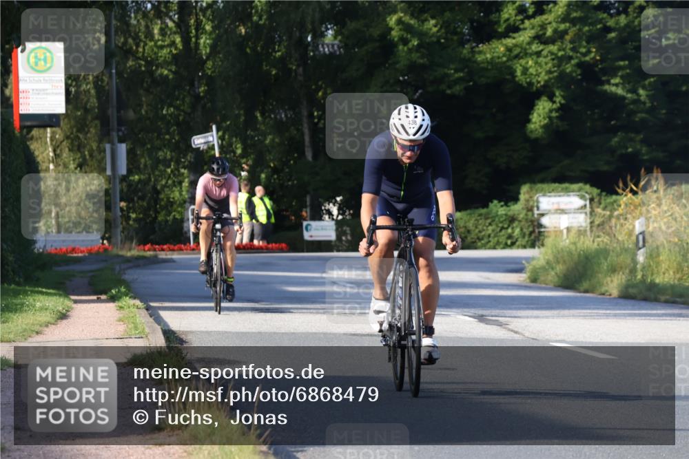 25.08.2024 - Elbe Triathlon Hamburg Fuchs,  Jonas http://msf.ph/oto/6868479 25.08.2024 09:30:53 Radfahren 438, 383, 145 meine-sportfotos.de