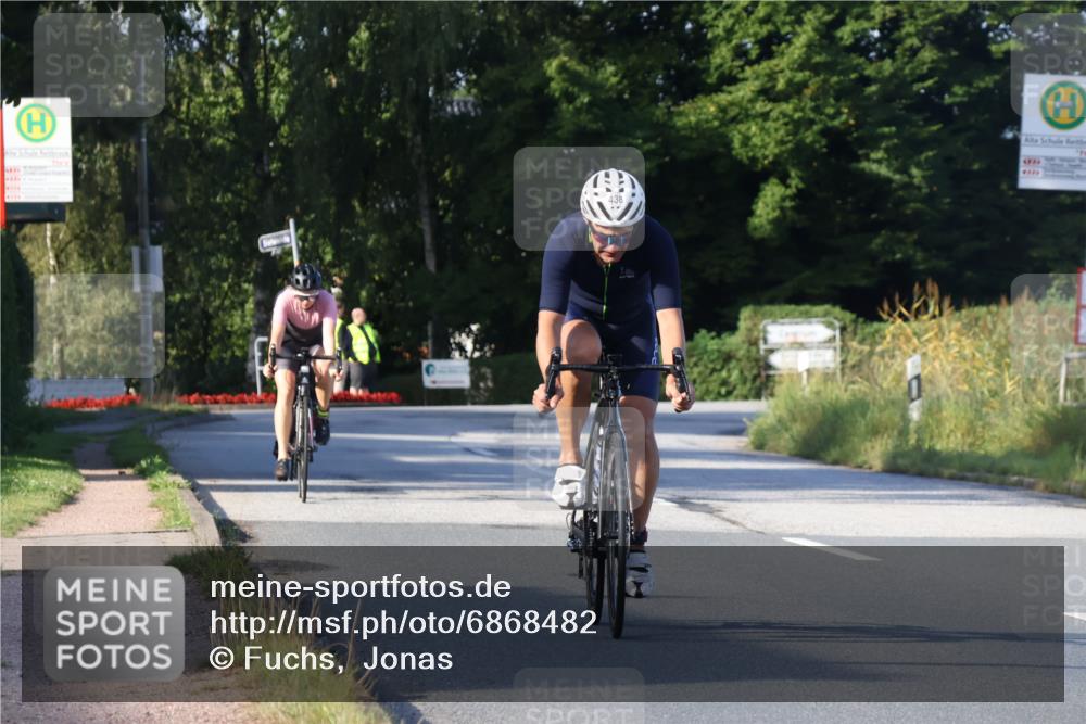 25.08.2024 - Elbe Triathlon Hamburg Fuchs,  Jonas http://msf.ph/oto/6868482 25.08.2024 09:30:54 Radfahren 438, 383, 145 meine-sportfotos.de