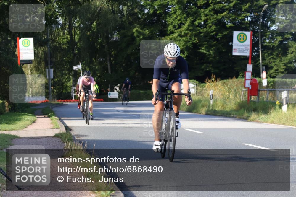 25.08.2024 - Elbe Triathlon Hamburg Fuchs,  Jonas http://msf.ph/oto/6868490 25.08.2024 09:30:54 Radfahren 438, 383, 145 meine-sportfotos.de