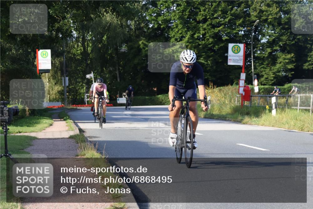 25.08.2024 - Elbe Triathlon Hamburg Fuchs,  Jonas http://msf.ph/oto/6868495 25.08.2024 09:30:54 Radfahren 438, 383, 145 meine-sportfotos.de