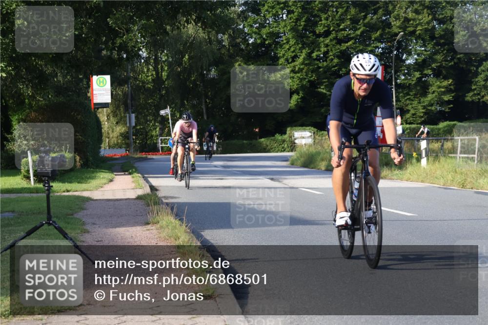 25.08.2024 - Elbe Triathlon Hamburg Fuchs,  Jonas http://msf.ph/oto/6868501 25.08.2024 09:30:54 Radfahren 438, 383, 145 meine-sportfotos.de