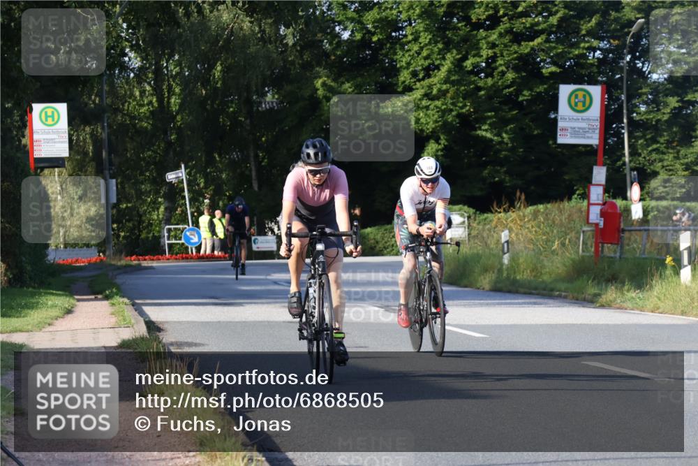 25.08.2024 - Elbe Triathlon Hamburg Fuchs,  Jonas http://msf.ph/oto/6868505 25.08.2024 09:30:56 Radfahren 438, 383, 145, 400 meine-sportfotos.de