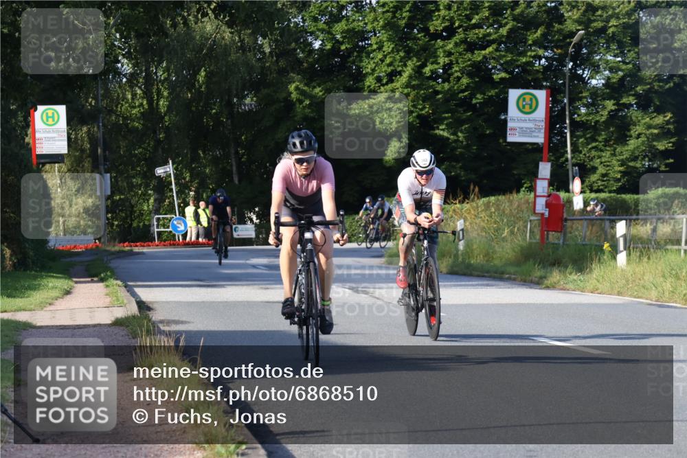 25.08.2024 - Elbe Triathlon Hamburg Fuchs,  Jonas http://msf.ph/oto/6868510 25.08.2024 09:30:56 Radfahren 438, 383, 145, 400 meine-sportfotos.de
