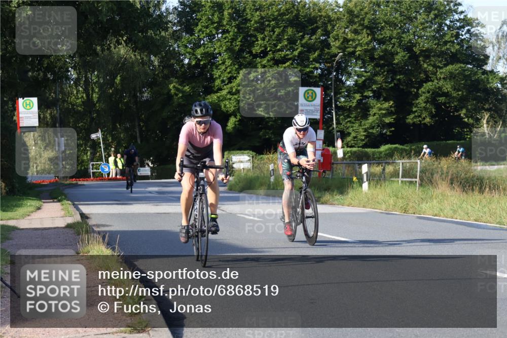 25.08.2024 - Elbe Triathlon Hamburg Fuchs,  Jonas http://msf.ph/oto/6868519 25.08.2024 09:30:56 Radfahren 438, 383, 145, 400 meine-sportfotos.de
