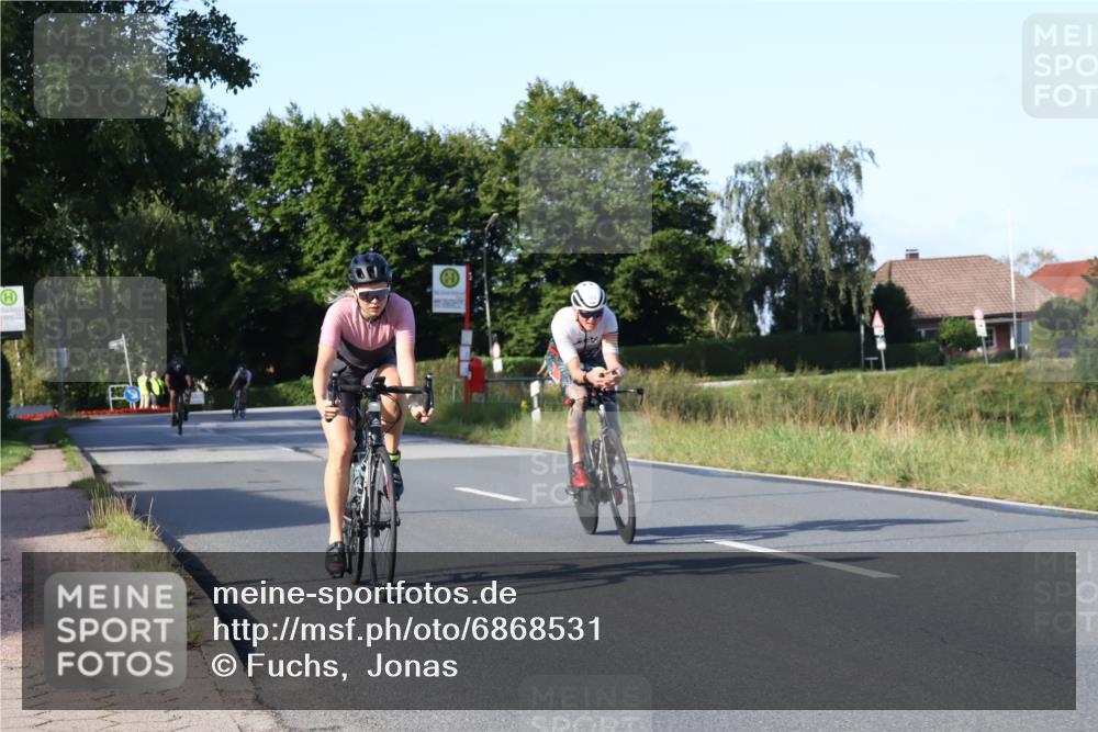 25.08.2024 - Elbe Triathlon Hamburg Fuchs,  Jonas http://msf.ph/oto/6868531 25.08.2024 09:30:57 Radfahren 438, 383, 145, 400, 254 meine-sportfotos.de