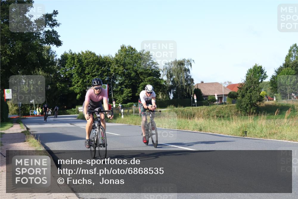 25.08.2024 - Elbe Triathlon Hamburg Fuchs,  Jonas http://msf.ph/oto/6868535 25.08.2024 09:30:57 Radfahren 438, 383, 145, 400, 254 meine-sportfotos.de
