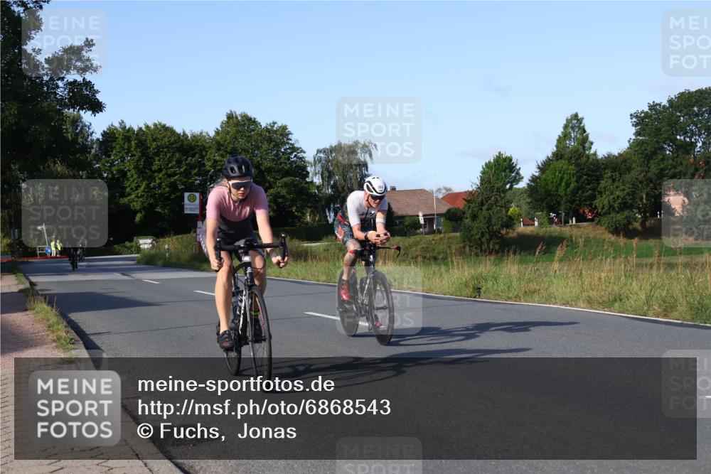 25.08.2024 - Elbe Triathlon Hamburg Fuchs,  Jonas http://msf.ph/oto/6868543 25.08.2024 09:30:57 Radfahren 438, 383, 145, 400, 254 meine-sportfotos.de