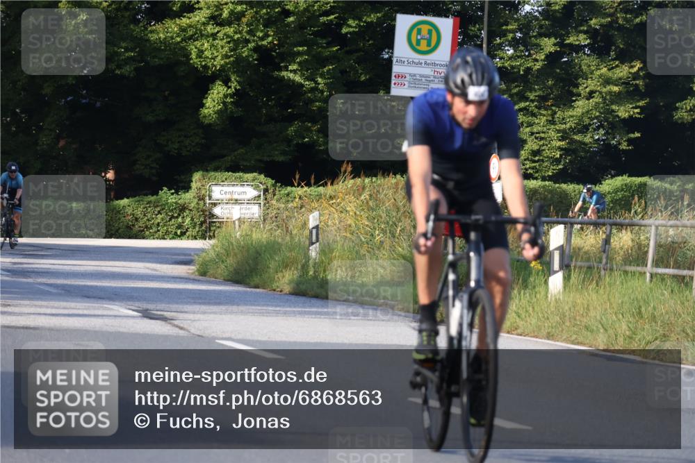 25.08.2024 - Elbe Triathlon Hamburg Fuchs,  Jonas http://msf.ph/oto/6868563 25.08.2024 09:31:01 Radfahren 383, 145, 400, 254, 271, 67, 113 meine-sportfotos.de