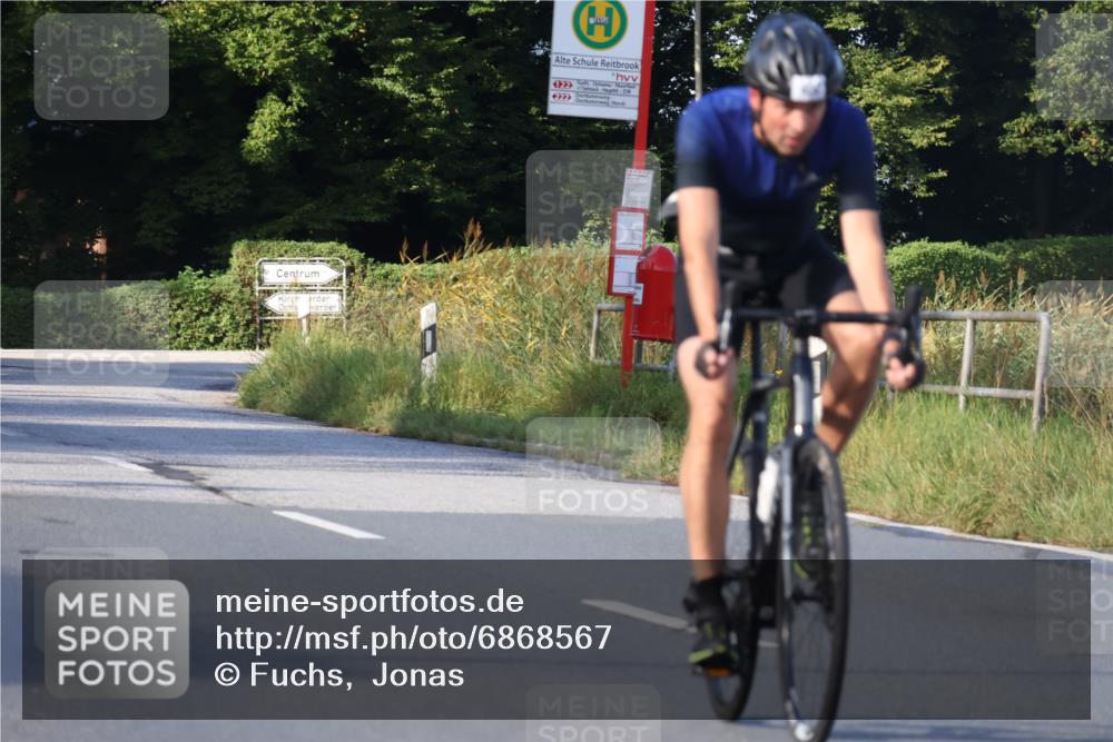 25.08.2024 - Elbe Triathlon Hamburg Fuchs,  Jonas http://msf.ph/oto/6868567 25.08.2024 09:31:01 Radfahren 383, 145, 400, 254, 271, 67, 113 meine-sportfotos.de