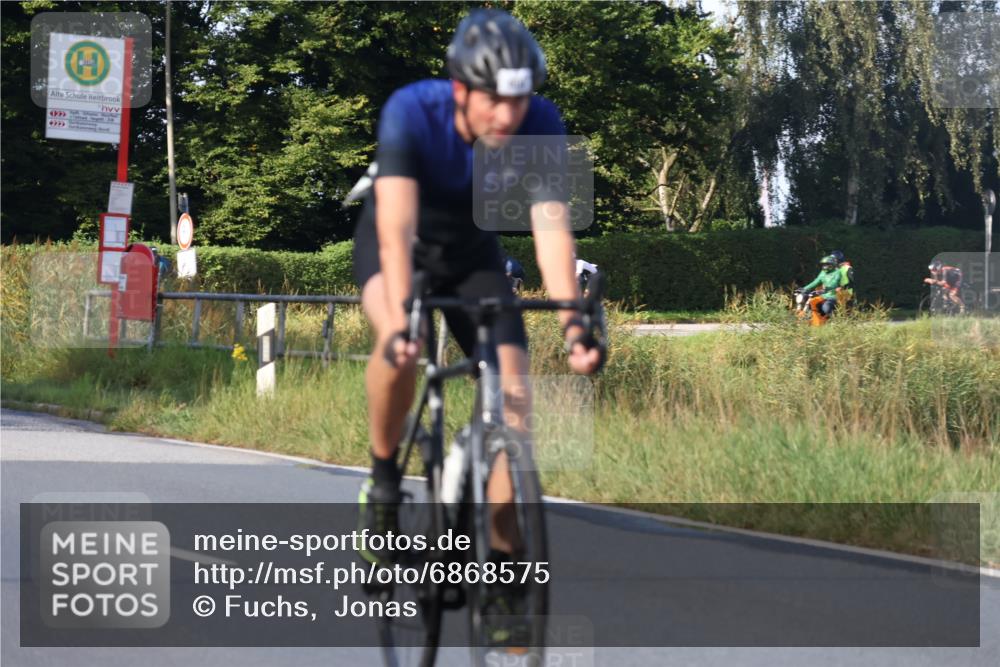 25.08.2024 - Elbe Triathlon Hamburg Fuchs,  Jonas http://msf.ph/oto/6868575 25.08.2024 09:31:01 Radfahren 383, 145, 400, 254, 271, 67, 113 meine-sportfotos.de
