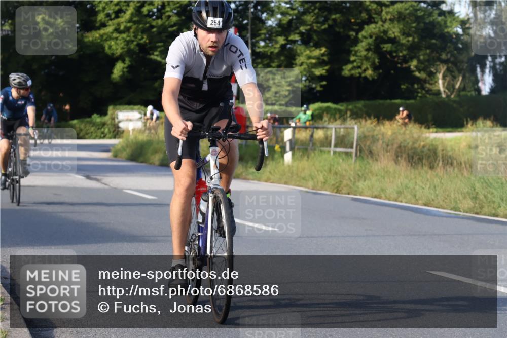 25.08.2024 - Elbe Triathlon Hamburg Fuchs,  Jonas http://msf.ph/oto/6868586 25.08.2024 09:31:03 Radfahren 383, 145, 400, 254, 271, 67, 113, 136 meine-sportfotos.de