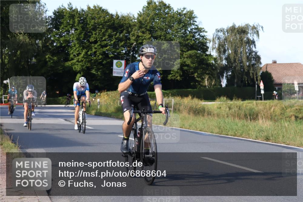 25.08.2024 - Elbe Triathlon Hamburg Fuchs,  Jonas http://msf.ph/oto/6868604 25.08.2024 09:31:05 Radfahren 400, 254, 271, 67, 113, 136, 187, 257, 302 meine-sportfotos.de