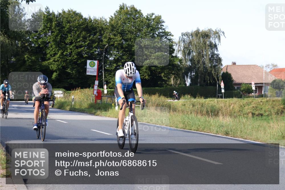 25.08.2024 - Elbe Triathlon Hamburg Fuchs,  Jonas http://msf.ph/oto/6868615 25.08.2024 09:31:06 Radfahren 400, 254, 271, 67, 113, 136, 187, 257, 302 meine-sportfotos.de