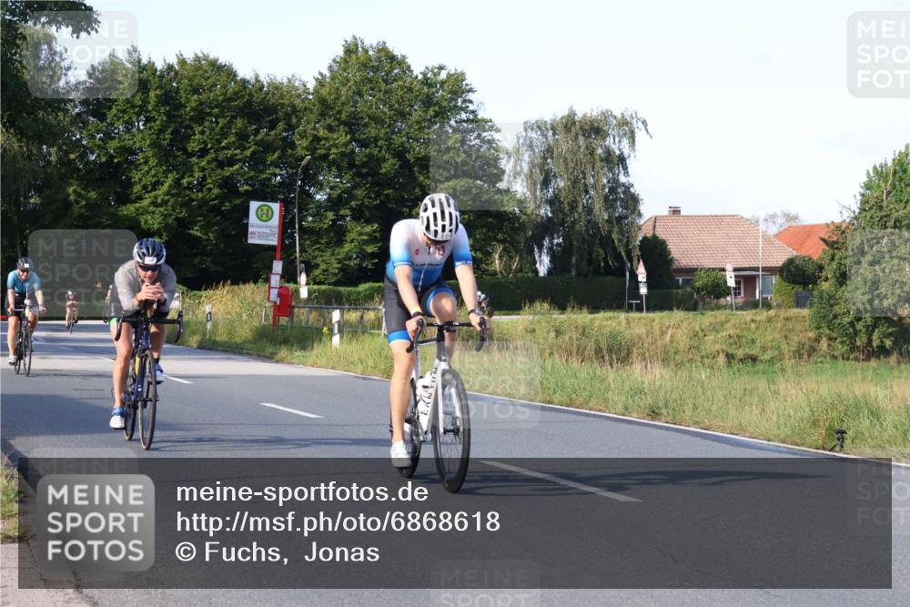 25.08.2024 - Elbe Triathlon Hamburg Fuchs,  Jonas http://msf.ph/oto/6868618 25.08.2024 09:31:06 Radfahren 400, 254, 271, 67, 113, 136, 187, 257, 302 meine-sportfotos.de