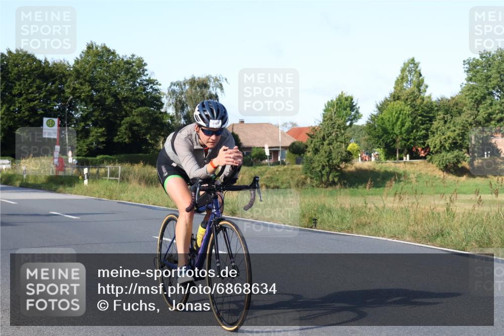 25.08.2024 - Elbe Triathlon Hamburg Fuchs,  Jonas http://msf.ph/oto/6868634 25.08.2024 09:31:07 Radfahren 400, 254, 271, 67, 113, 136, 187, 257, 302 meine-sportfotos.de
