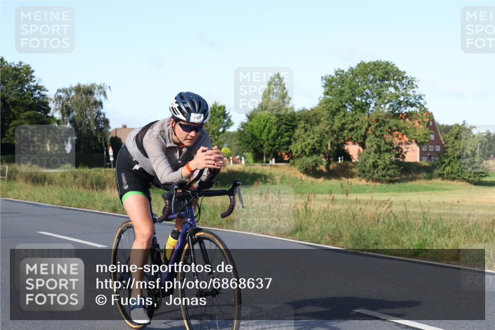 25.08.2024 - Elbe Triathlon Hamburg Fuchs,  Jonas http://msf.ph/oto/6868637 25.08.2024 09:31:07 Radfahren 400, 254, 271, 67, 113, 136, 187, 257, 302 meine-sportfotos.de