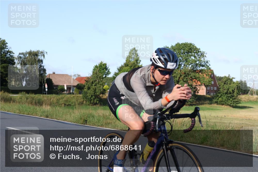 25.08.2024 - Elbe Triathlon Hamburg Fuchs,  Jonas http://msf.ph/oto/6868641 25.08.2024 09:31:07 Radfahren 400, 254, 271, 67, 113, 136, 187, 257, 302 meine-sportfotos.de