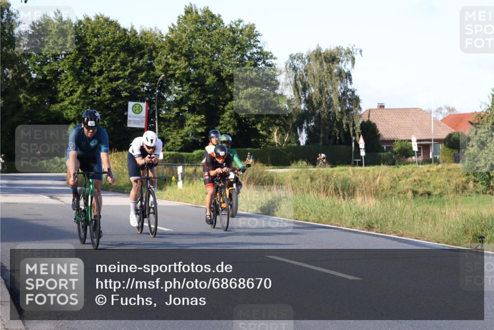 25.08.2024 - Elbe Triathlon Hamburg Fuchs,  Jonas http://msf.ph/oto/6868670 25.08.2024 09:31:10 Radfahren 271, 67, 113, 136, 187, 257, 302, 307, 312, 482 meine-sportfotos.de