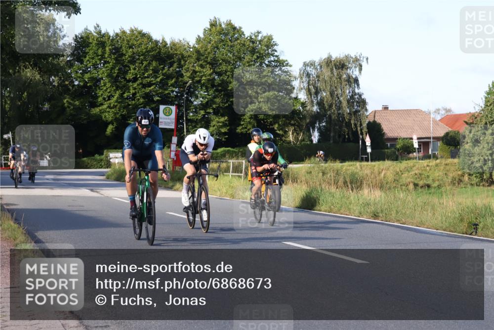 25.08.2024 - Elbe Triathlon Hamburg Fuchs,  Jonas http://msf.ph/oto/6868673 25.08.2024 09:31:10 Radfahren 271, 67, 113, 136, 187, 257, 302, 307, 312, 482 meine-sportfotos.de