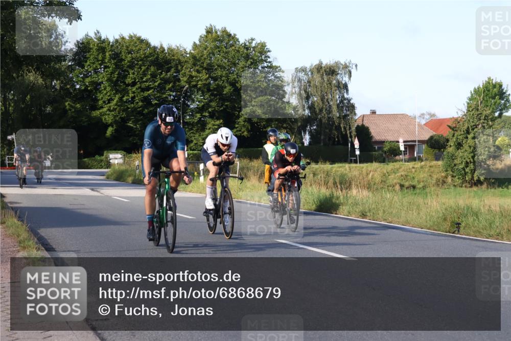 25.08.2024 - Elbe Triathlon Hamburg Fuchs,  Jonas http://msf.ph/oto/6868679 25.08.2024 09:31:10 Radfahren 271, 67, 113, 136, 187, 257, 302, 307, 312, 482 meine-sportfotos.de