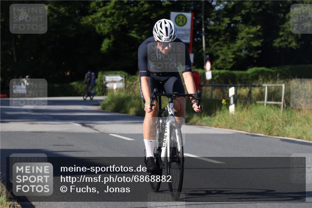 25.08.2024 - Elbe Triathlon Hamburg Fuchs,  Jonas http://msf.ph/oto/6868882 25.08.2024 09:31:30 Radfahren 277, 125, 351, 223, 242 meine-sportfotos.de