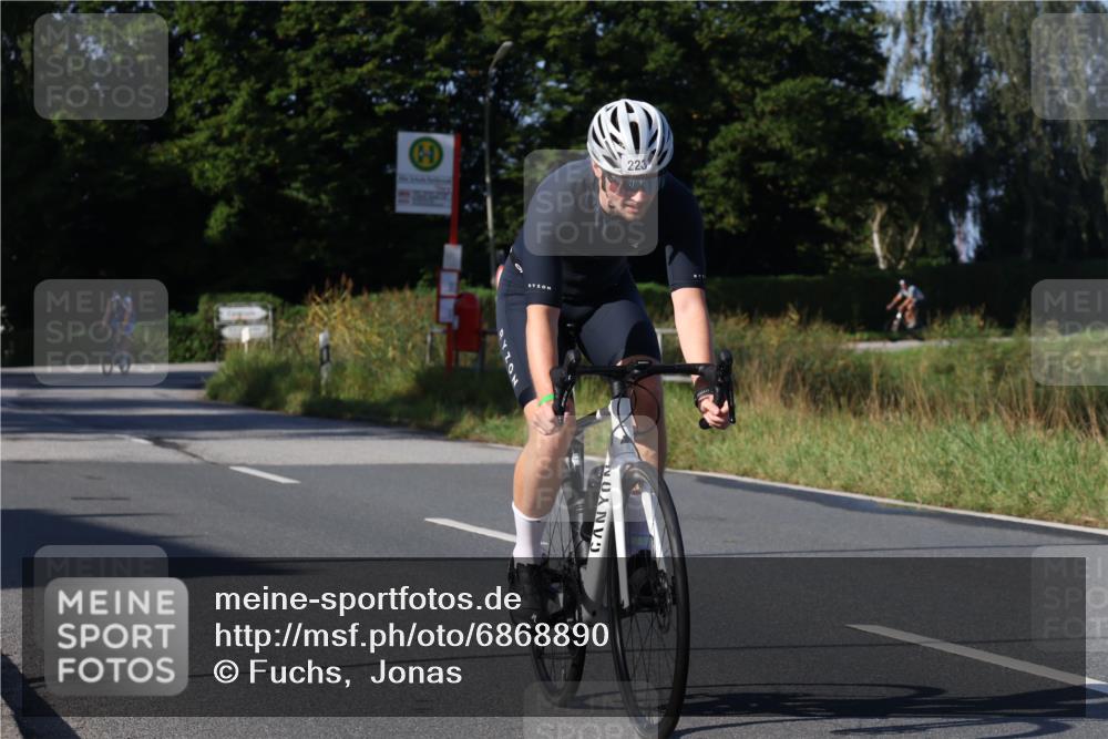 25.08.2024 - Elbe Triathlon Hamburg Fuchs,  Jonas http://msf.ph/oto/6868890 25.08.2024 09:31:30 Radfahren 277, 125, 351, 223, 242 meine-sportfotos.de