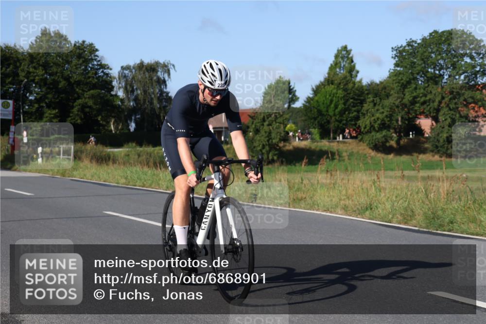 25.08.2024 - Elbe Triathlon Hamburg Fuchs,  Jonas http://msf.ph/oto/6868901 25.08.2024 09:31:31 Radfahren 277, 125, 351, 223, 242, 173 meine-sportfotos.de