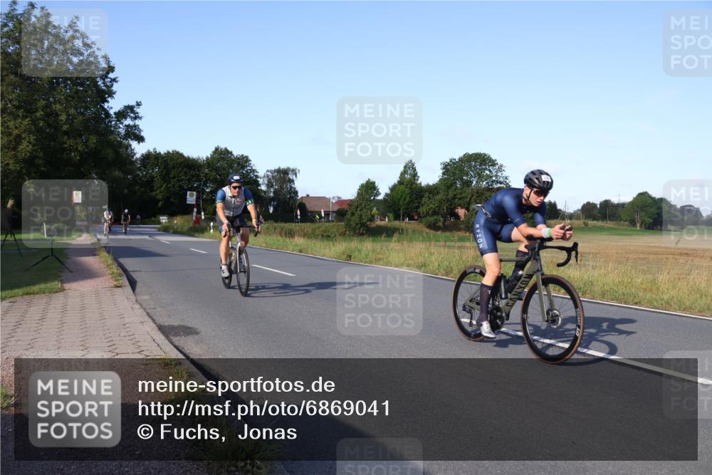 25.08.2024 - Elbe Triathlon Hamburg Fuchs,  Jonas http://msf.ph/oto/6869041 25.08.2024 09:31:43 Radfahren 173, 176, 200, 373, 397, 219, 350, 124 meine-sportfotos.de