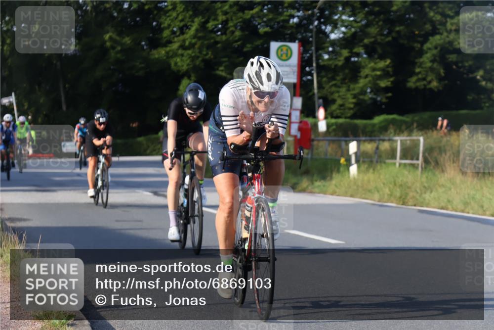 25.08.2024 - Elbe Triathlon Hamburg Fuchs,  Jonas http://msf.ph/oto/6869103 25.08.2024 09:31:51 Radfahren 397, 219, 350, 124, 147, 133, 469, 175, 321, 356, 139 meine-sportfotos.de