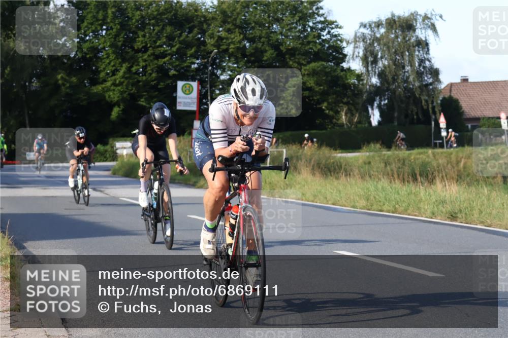 25.08.2024 - Elbe Triathlon Hamburg Fuchs,  Jonas http://msf.ph/oto/6869111 25.08.2024 09:31:51 Radfahren 397, 219, 350, 124, 147, 133, 469, 175, 321, 356, 139 meine-sportfotos.de