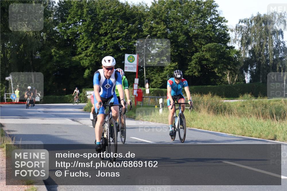 25.08.2024 - Elbe Triathlon Hamburg Fuchs,  Jonas http://msf.ph/oto/6869162 25.08.2024 09:31:55 Radfahren 147, 133, 469, 175, 321, 356, 139, 396, 229 meine-sportfotos.de