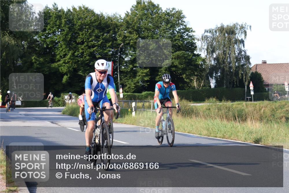 25.08.2024 - Elbe Triathlon Hamburg Fuchs,  Jonas http://msf.ph/oto/6869166 25.08.2024 09:31:55 Radfahren 147, 133, 469, 175, 321, 356, 139, 396, 229 meine-sportfotos.de