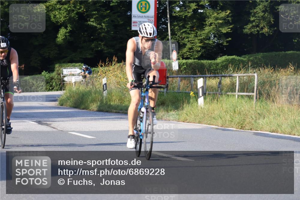 25.08.2024 - Elbe Triathlon Hamburg Fuchs,  Jonas http://msf.ph/oto/6869228 25.08.2024 09:32:01 Radfahren 175, 321, 356, 139, 396, 229, 423, 206, 345 meine-sportfotos.de