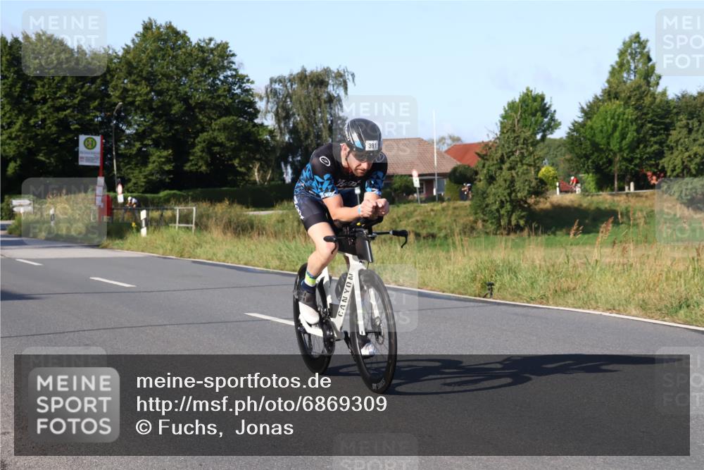 25.08.2024 - Elbe Triathlon Hamburg Fuchs,  Jonas http://msf.ph/oto/6869309 25.08.2024 09:32:09 Radfahren 206, 345, 391, 59 meine-sportfotos.de