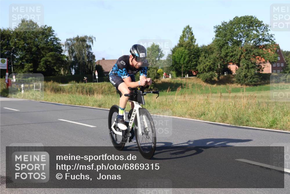 25.08.2024 - Elbe Triathlon Hamburg Fuchs,  Jonas http://msf.ph/oto/6869315 25.08.2024 09:32:09 Radfahren 206, 345, 391, 59 meine-sportfotos.de
