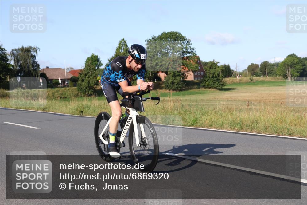 25.08.2024 - Elbe Triathlon Hamburg Fuchs,  Jonas http://msf.ph/oto/6869320 25.08.2024 09:32:09 Radfahren 206, 345, 391, 59 meine-sportfotos.de